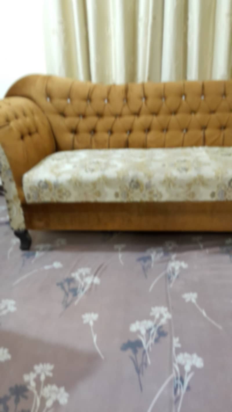 5 seater aofa set in good condition. 7