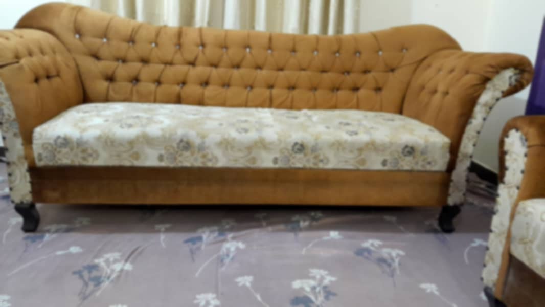 5 seater aofa set in good condition. 8