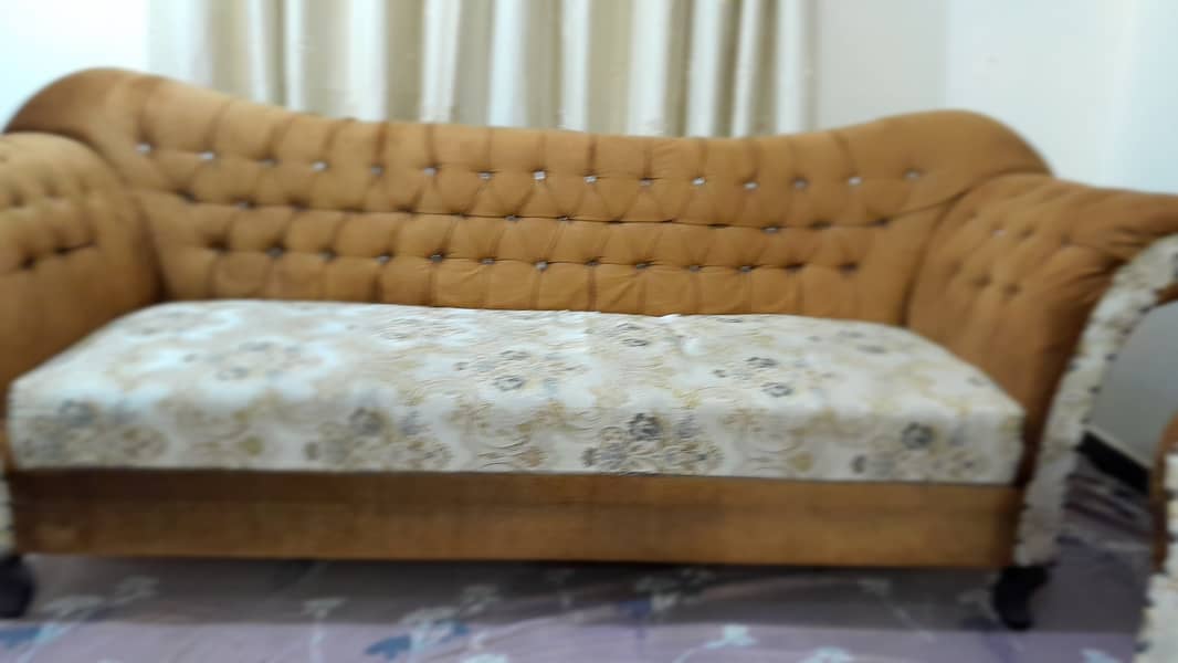 5 seater aofa set in good condition. 9