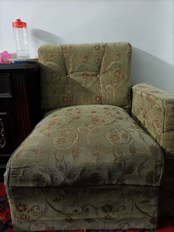 7seater sofa set for more information call or whatsapp 0