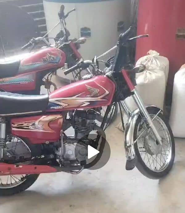 Honda 125 for sale call me 0/3/0/3/6/9/8/7/8/2/1 3