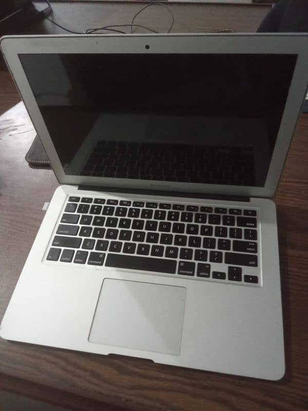 Beautiful Mac book for sale with Leather Pouch 2