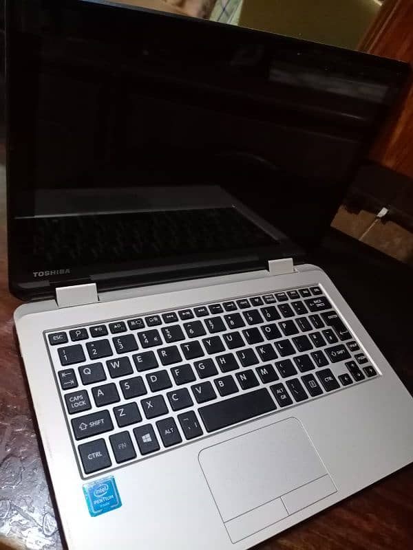 Toshiba laptop with touch screen 4