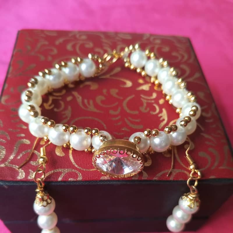 Pearl Bracelet with earrings Rs:450 only 1