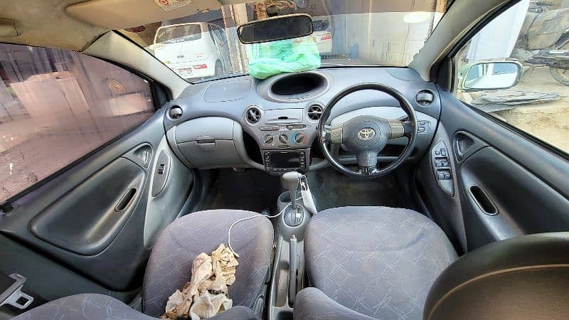 Toyota Vitz 2001 5