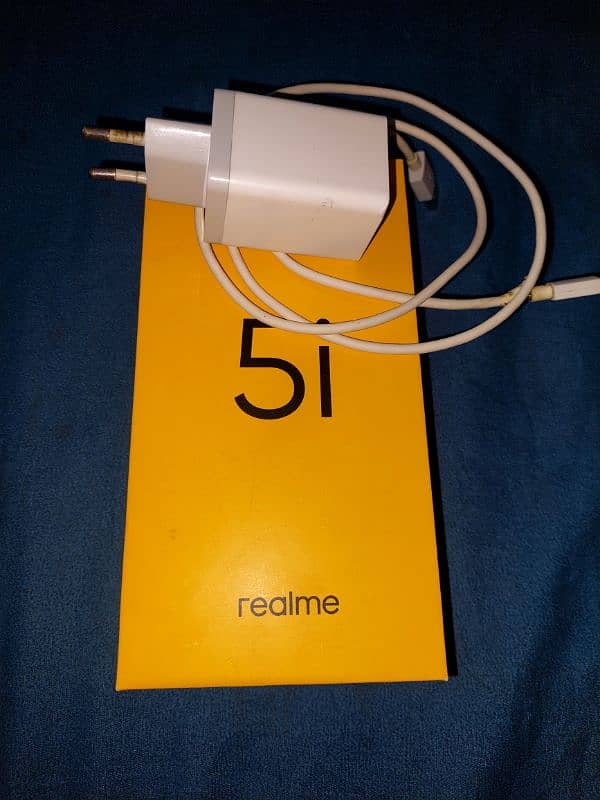 realme 5i  4/64 1