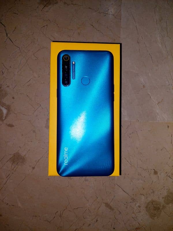 realme 5i  4/64 2