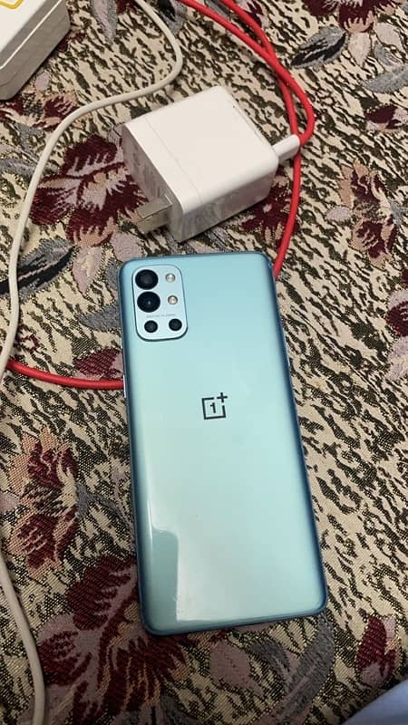 OnePlus 9r 8/128 Imei changed Back lil crack but not visible 2