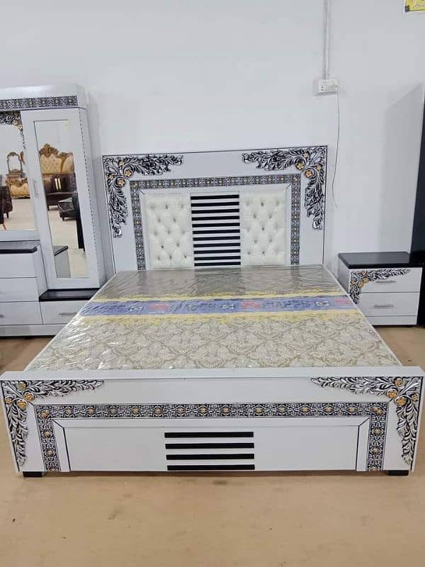 King Size Bed in Glass finishing 0