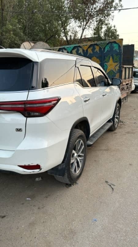 Toyota Fortuner V 2020 3