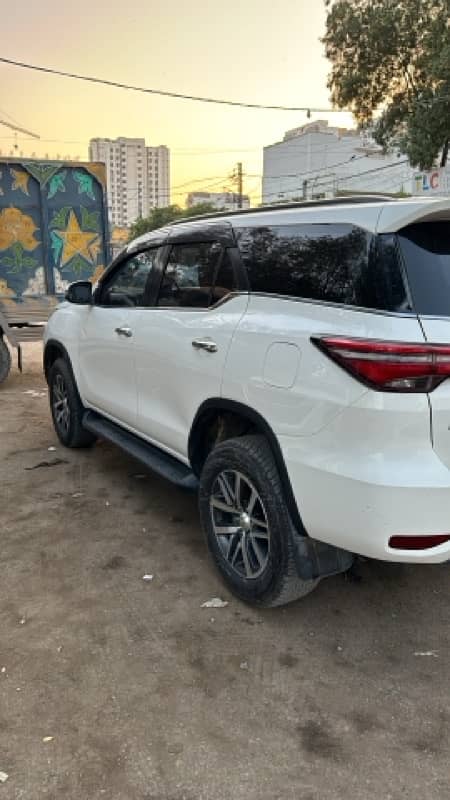 Toyota Fortuner V 2020 4