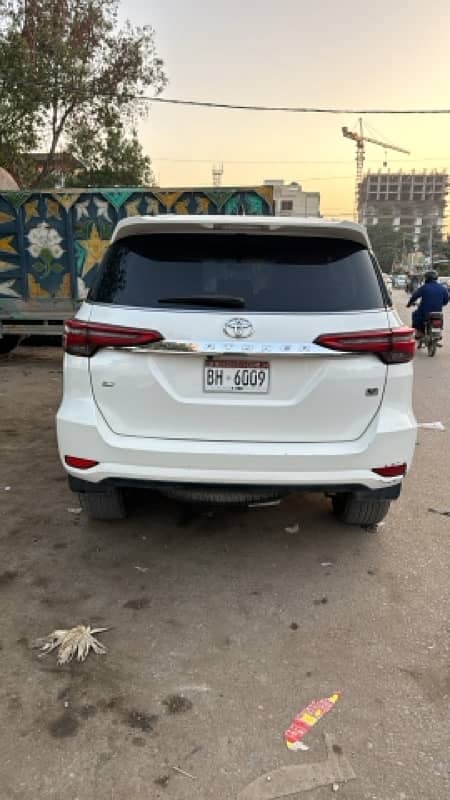 Toyota Fortuner V 2020 5