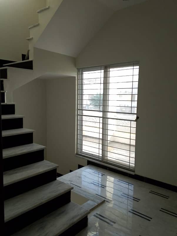 10 Marla House For Sale In Paragon City Lahore 18