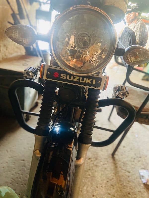 Suzuki GS 150 SE 3