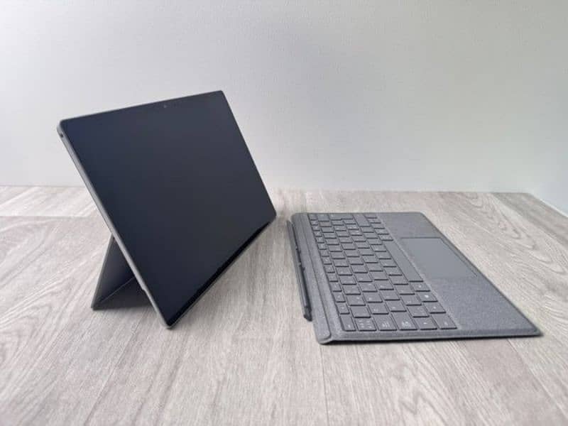 Surface Pro 4 "6th Generation" Detatchabe Keyboard 3