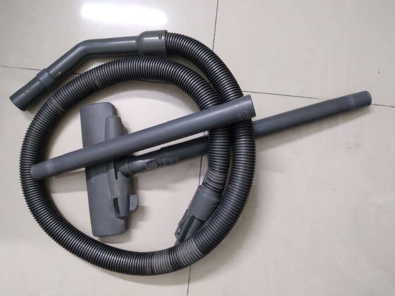 Hitachi Vacuum Cleaner 4