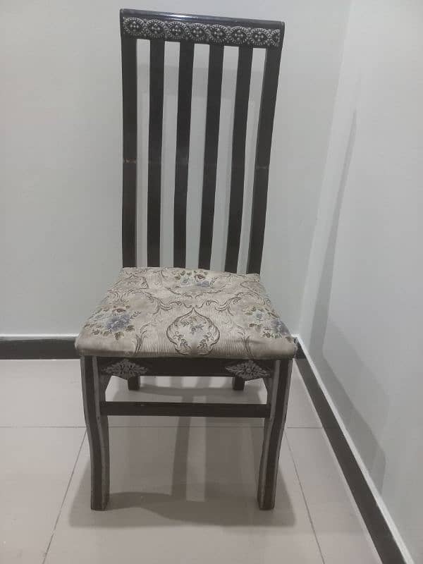 Used Dining Table for sale, Glass 12mm, wooden stand , chairs 2