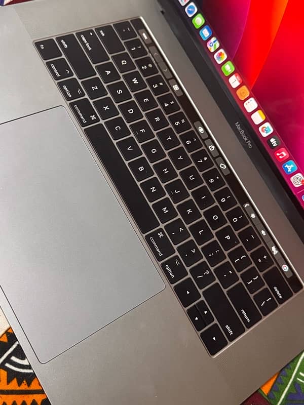 Macbook pro 2017 15 inches 4