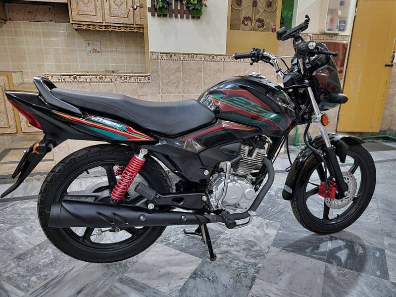 HONDA 125F BLACK 3