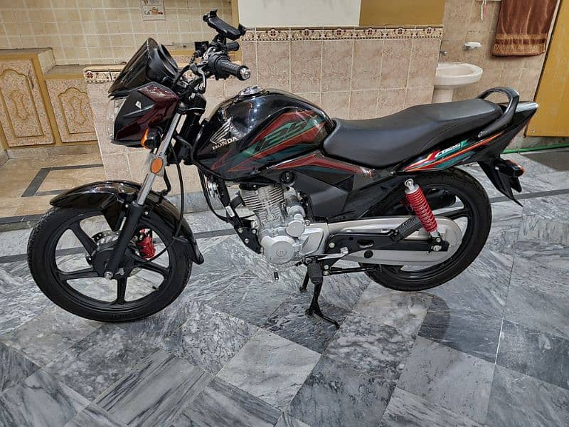 HONDA 125F BLACK 4