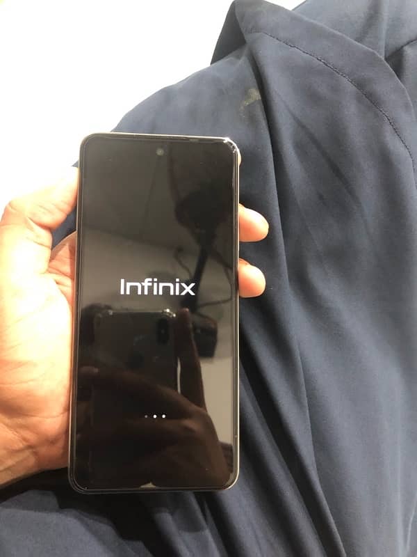 Infinix hot 40i 16/128 gb 4