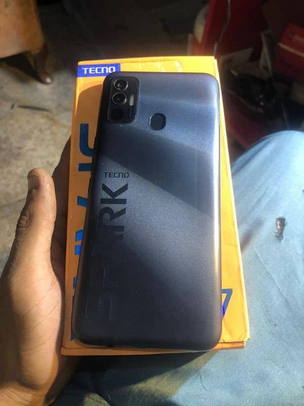 Tecno spark 7 4gb 64 gb 10/8 8