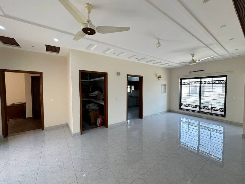 15 Merla House for sale GVR 1, corner facing park, bahria town 1