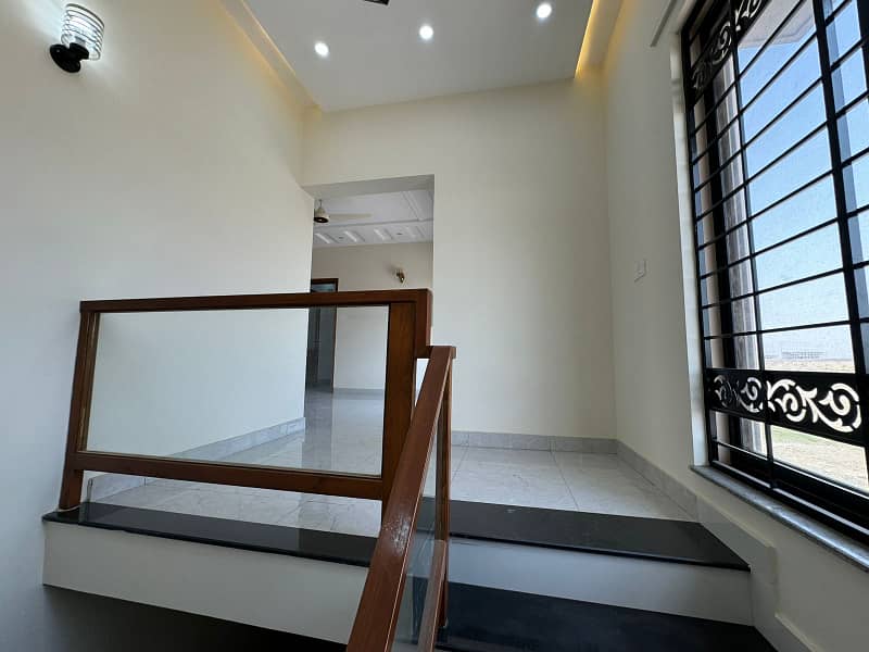 15 Merla House for sale GVR 1, corner facing park, bahria town 14