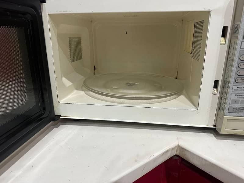 National Microwave Oven 3