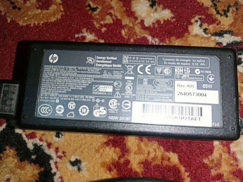 HP Original Charger 1