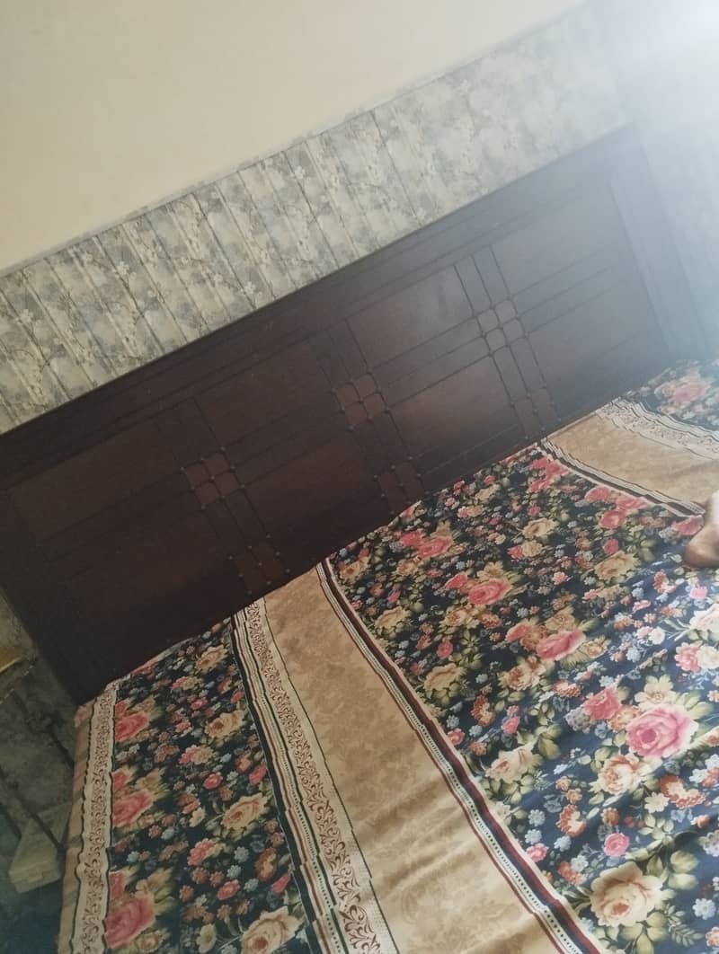 King size wooden bed 1