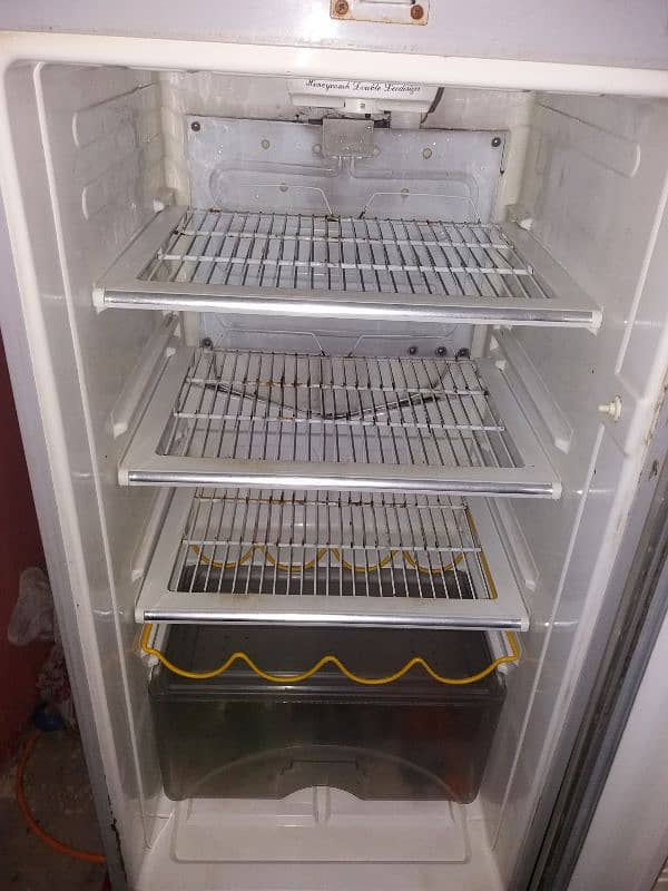 Large Size Dawlance Fridge in Lush Condition. 100% OK & inverter. 2