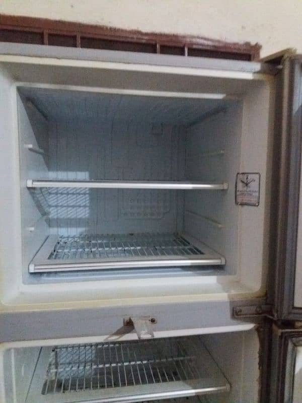 Large Size Dawlance Fridge in Lush Condition. 100% OK & inverter. 3