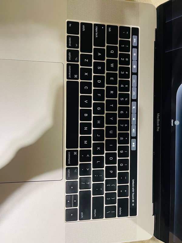 Macbook pro 2017 16gb/512gb 111 cycle count only 10/10 no more used 1