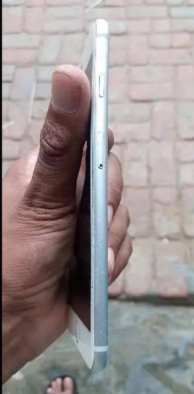 iphone 6 plus 64gb jis  ny lena hai wahi rabta kary only call 11