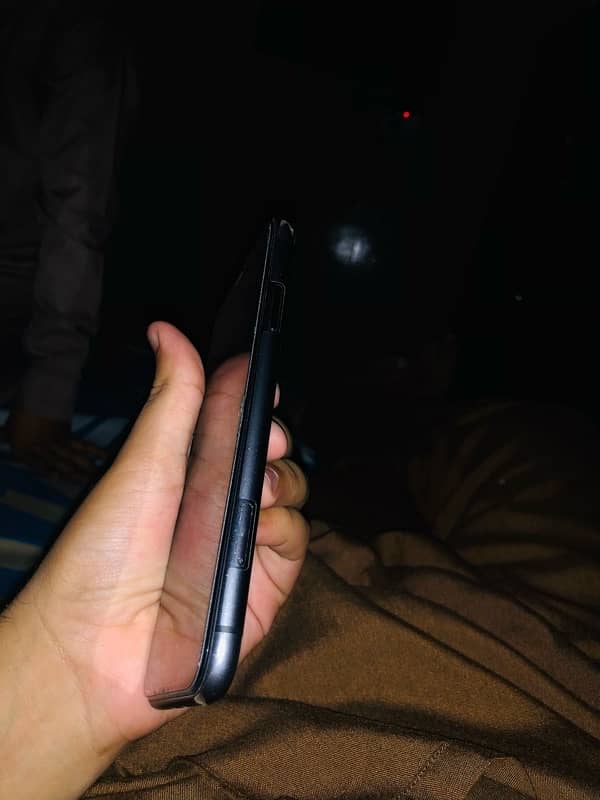 iPhone 11 4