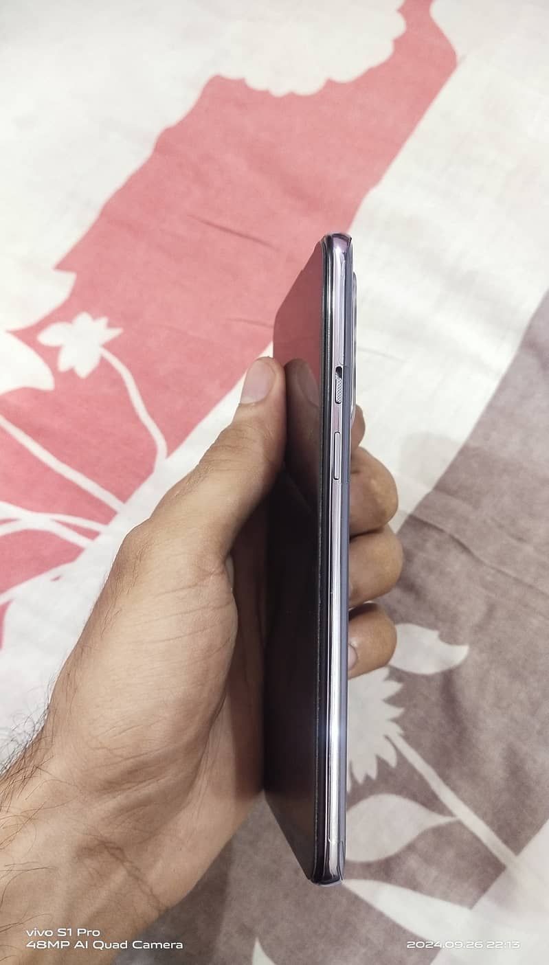 one plus 9 5 g  condition 10 by 10 6