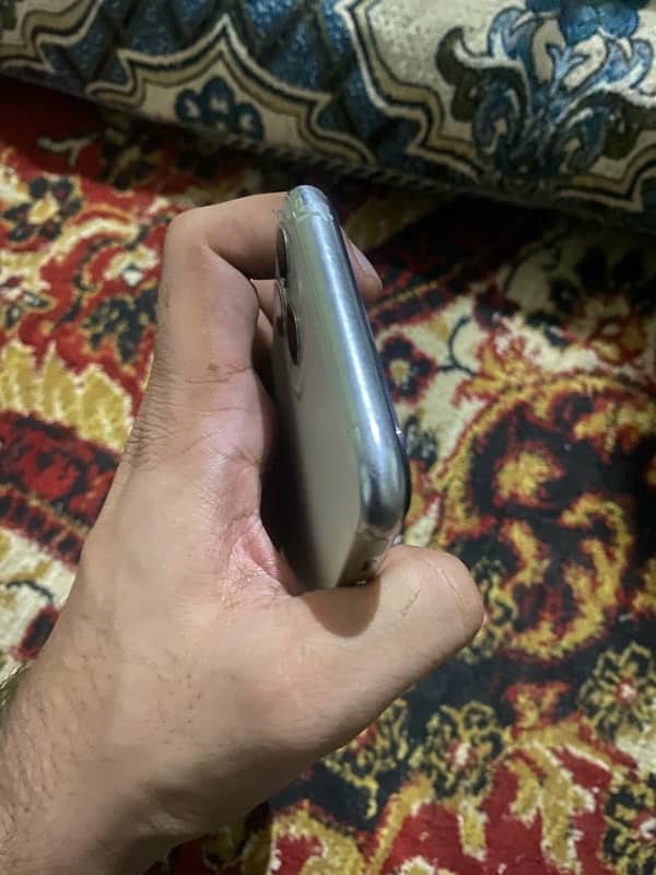 iphone 11 pro non pta factory unlock 10/9 condition 2