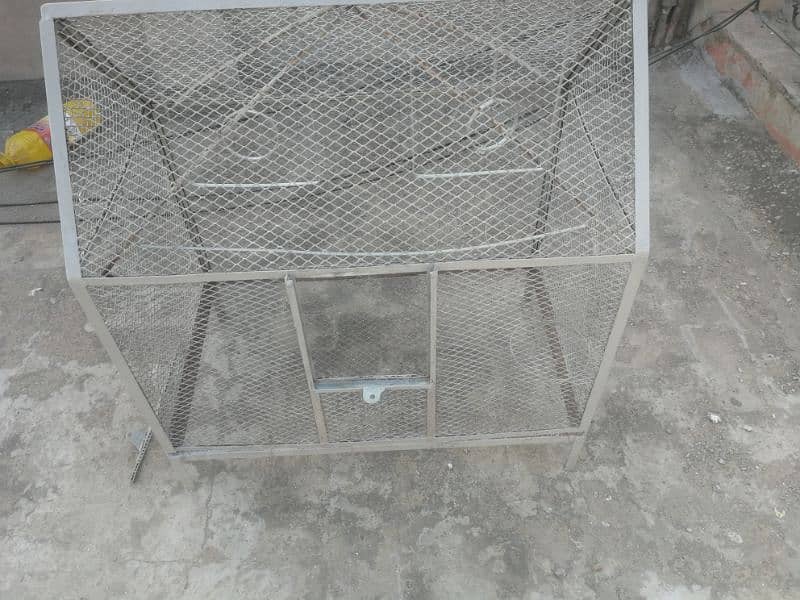 iron Cahe for bird available in good condition 2