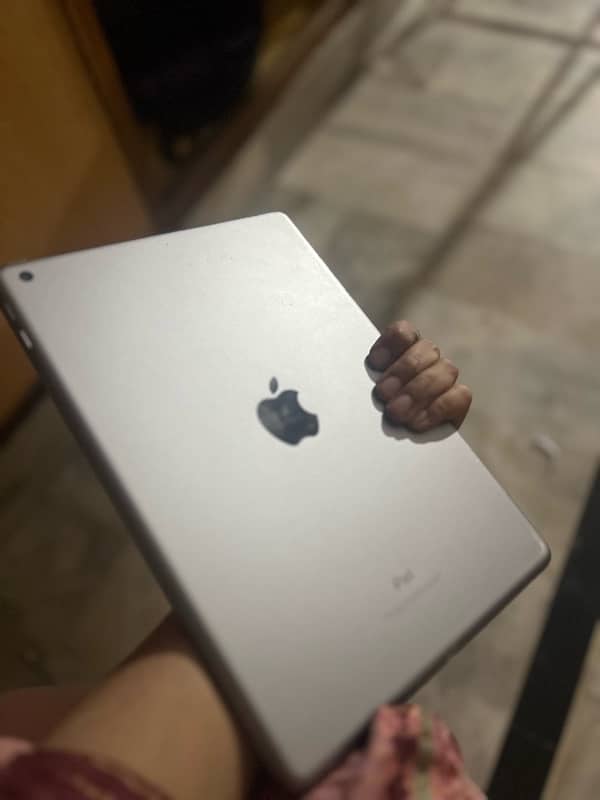 ipad 6 gen for sale. Apple pencil included 4