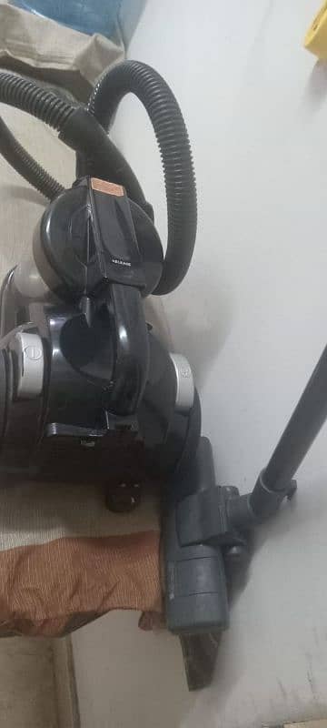 vacuum cleaner urgent for sale 1