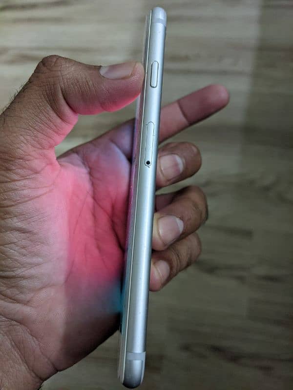 New condition Iphone 6 (64GB) 5