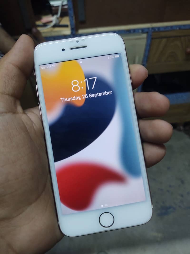 iPhone 7 (32GB, Non-PTA) 1