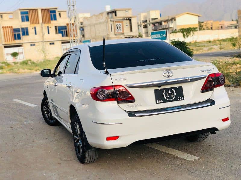 Toyota Corolla GLI 2014 one small piece touch up on bonnet 9