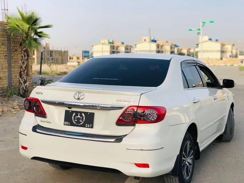 Toyota Corolla GLI 2014 one small piece touch up on bonnet 10