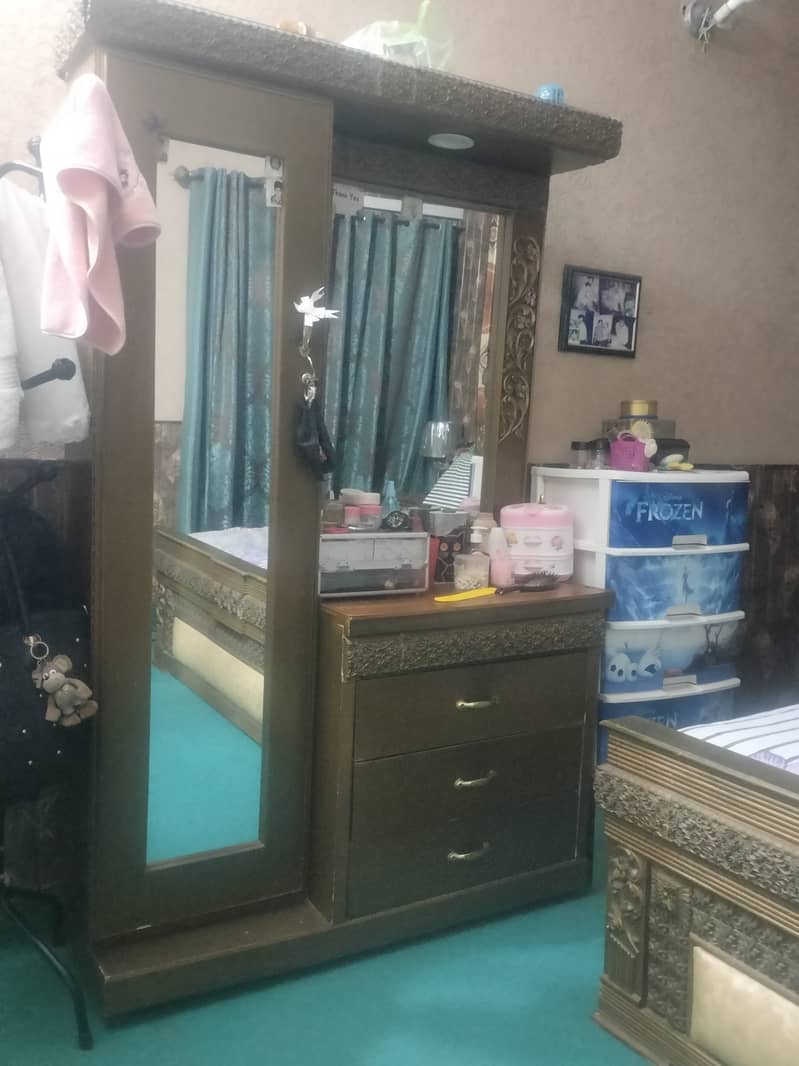 king size bed with 2 side tables and dressing table 1