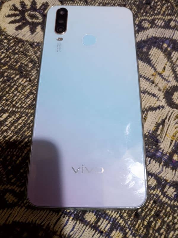 vivo y17 koi masla nhi hai alhamdulillah bilkul fresh hai 8gb 256gb 4