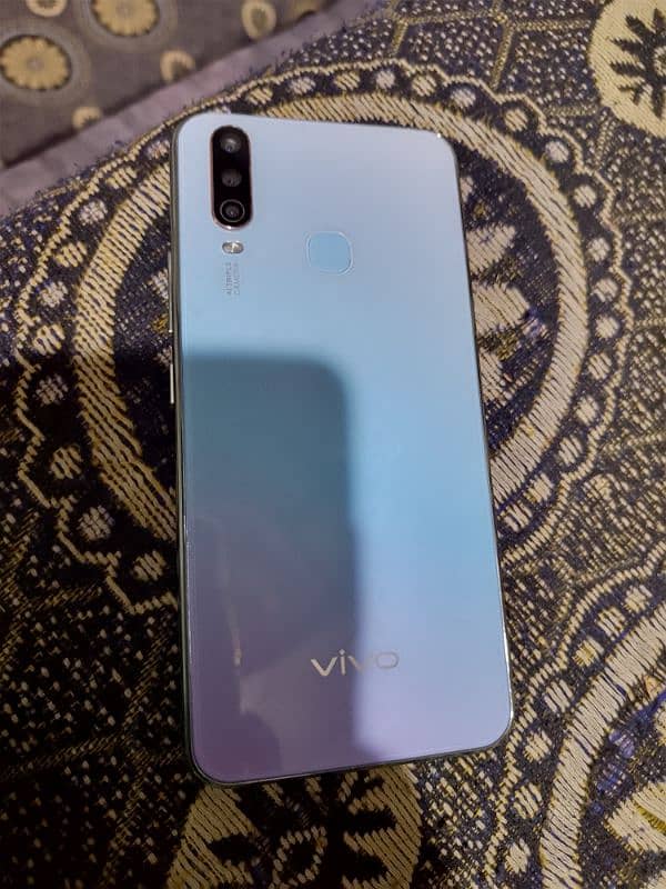 vivo y17 koi masla nhi hai alhamdulillah bilkul fresh hai 8gb 256gb 5