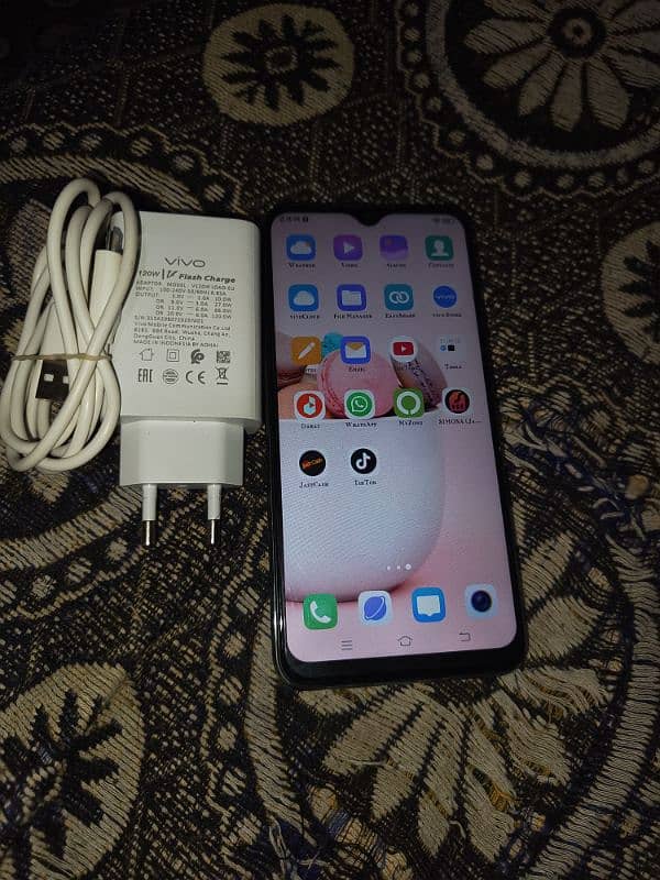 vivo y17 koi masla nhi hai alhamdulillah bilkul fresh hai 8gb 256gb 6