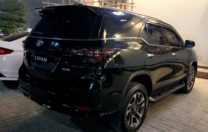 Toyota Fortuner Legender 2023 0